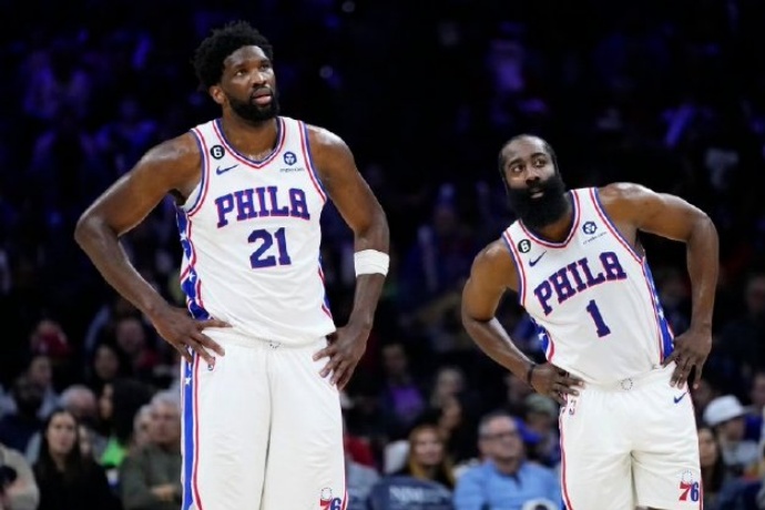 恩比德膝盖状况不佳，76人队续约决定引质疑
